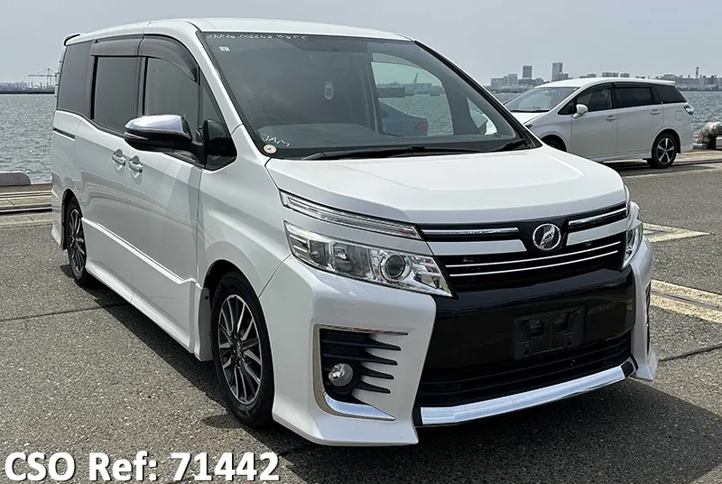 Toyota / Voxy 2015